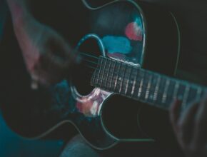 Canzoni sugli ex: le ultime 4 più iconiche!
