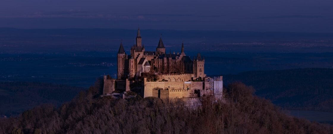 Insediamenti fortificati: dalle città murate ai castelli medievali