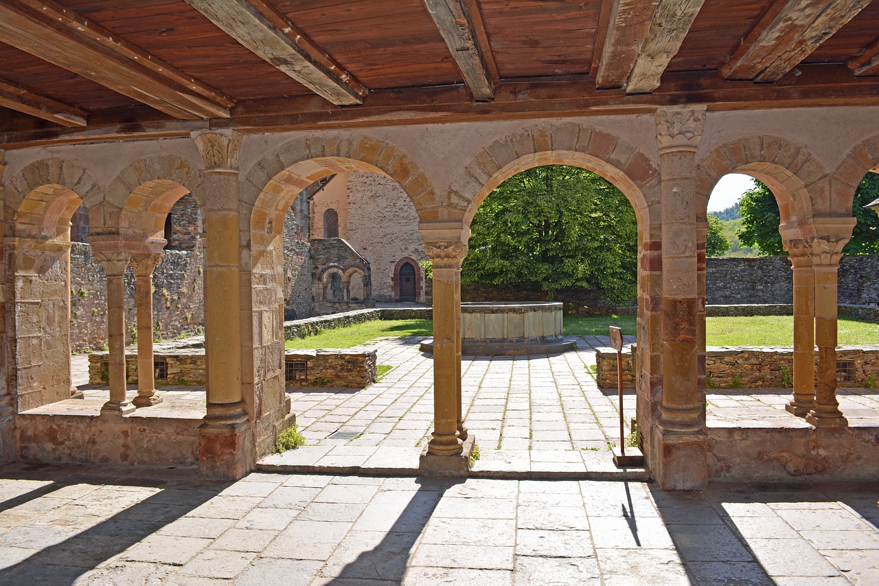 Ordini monastici medievali: storia e contributo