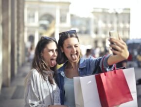 Shopping impulsivo e social media: riconoscere la relazione