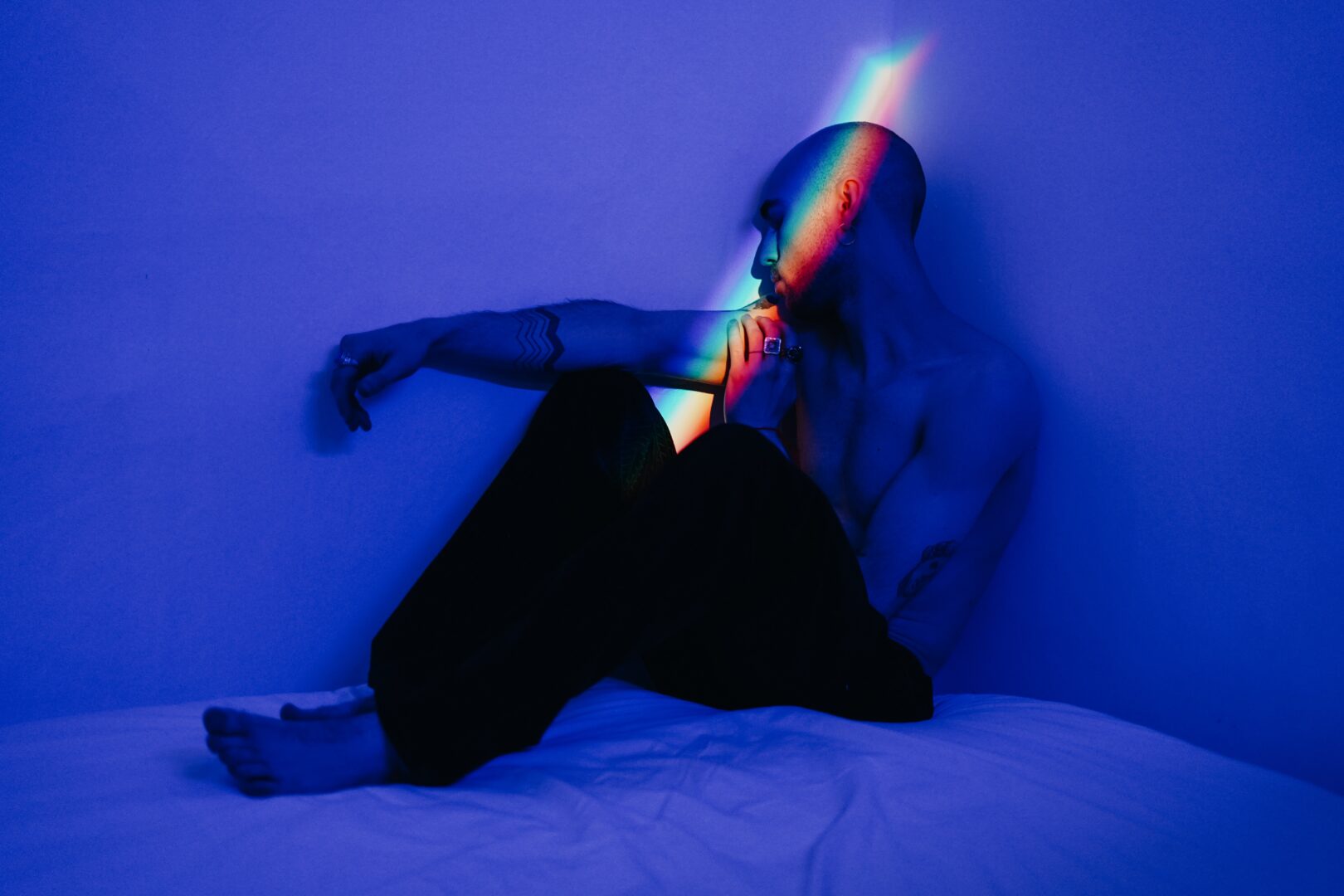 Cos'è il coming out: significato e differenza con outing