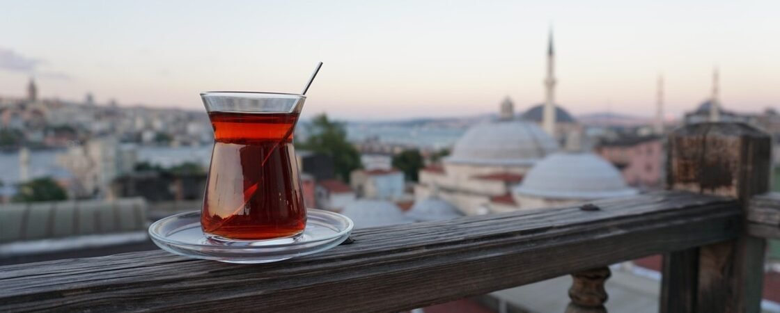 Preparazione del tè turco: storia e procedimento
