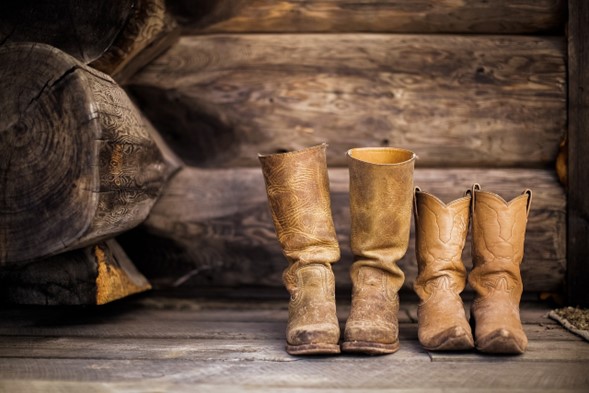 Guida Completa su Come Scegliere i Giusti Abiti da Cowboy per un Autentico Look Western