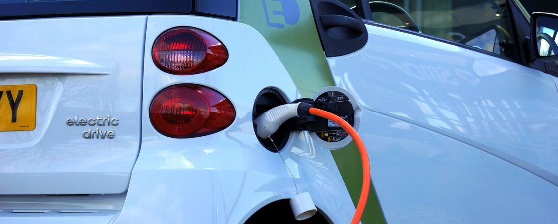 Automobili elettriche: tra sostenibilità e sfruttamento