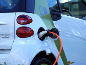 Automobili elettriche: tra sostenibilità e sfruttamento