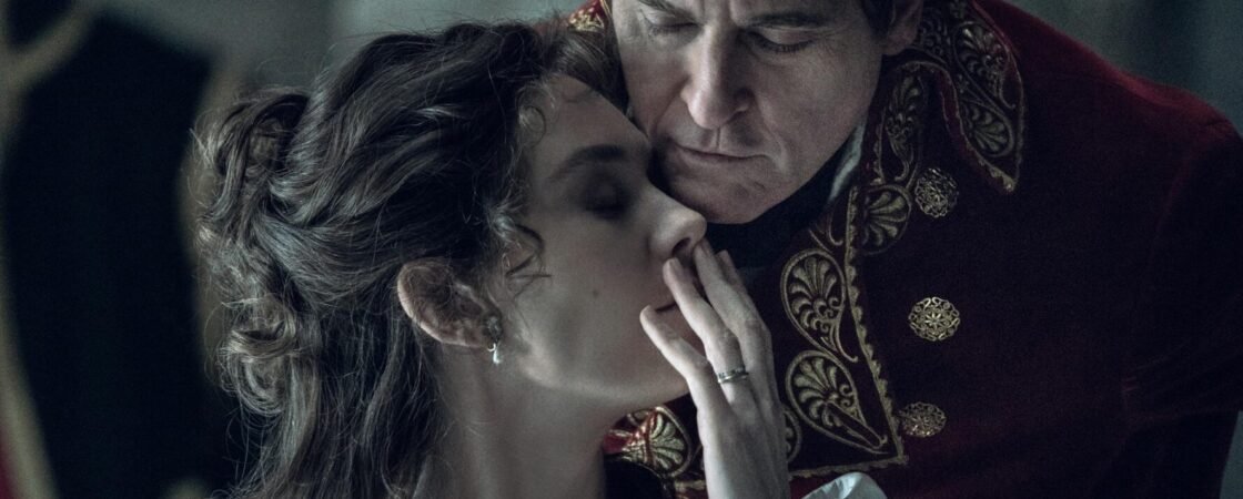 Joaquin Phoenix e Vanessa Kirby in Napoleon (Credits: Sony Pictures Apple Original Films)