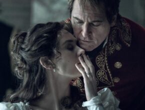Joaquin Phoenix e Vanessa Kirby in Napoleon (Credits: Sony Pictures Apple Original Films)