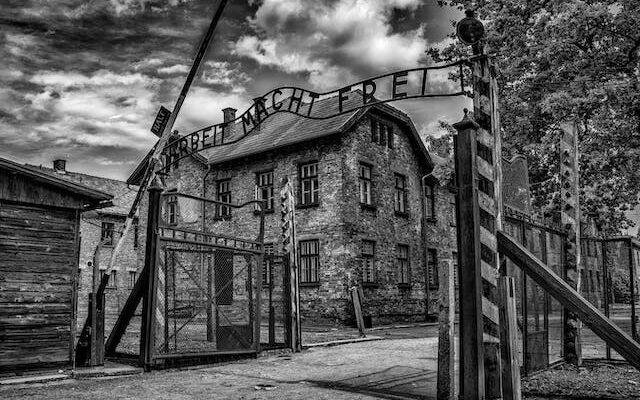 Superstiti della Shoah: 5 testimonianze storiche