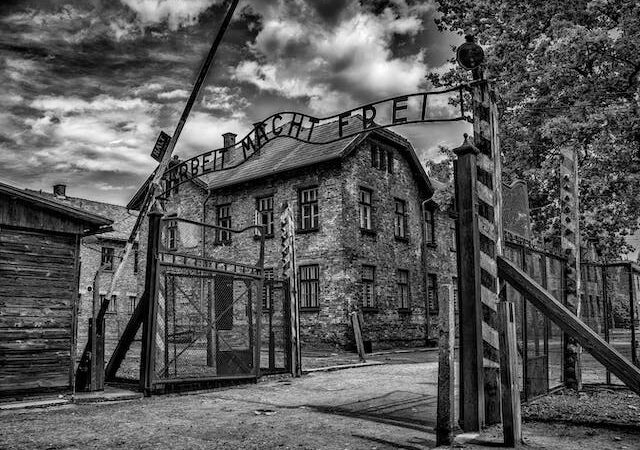 Superstiti della Shoah: 5 testimonianze storiche