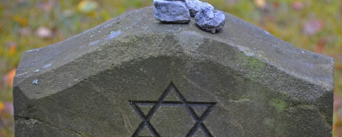 Qual è la differenza tra Olocausto e Shoah?