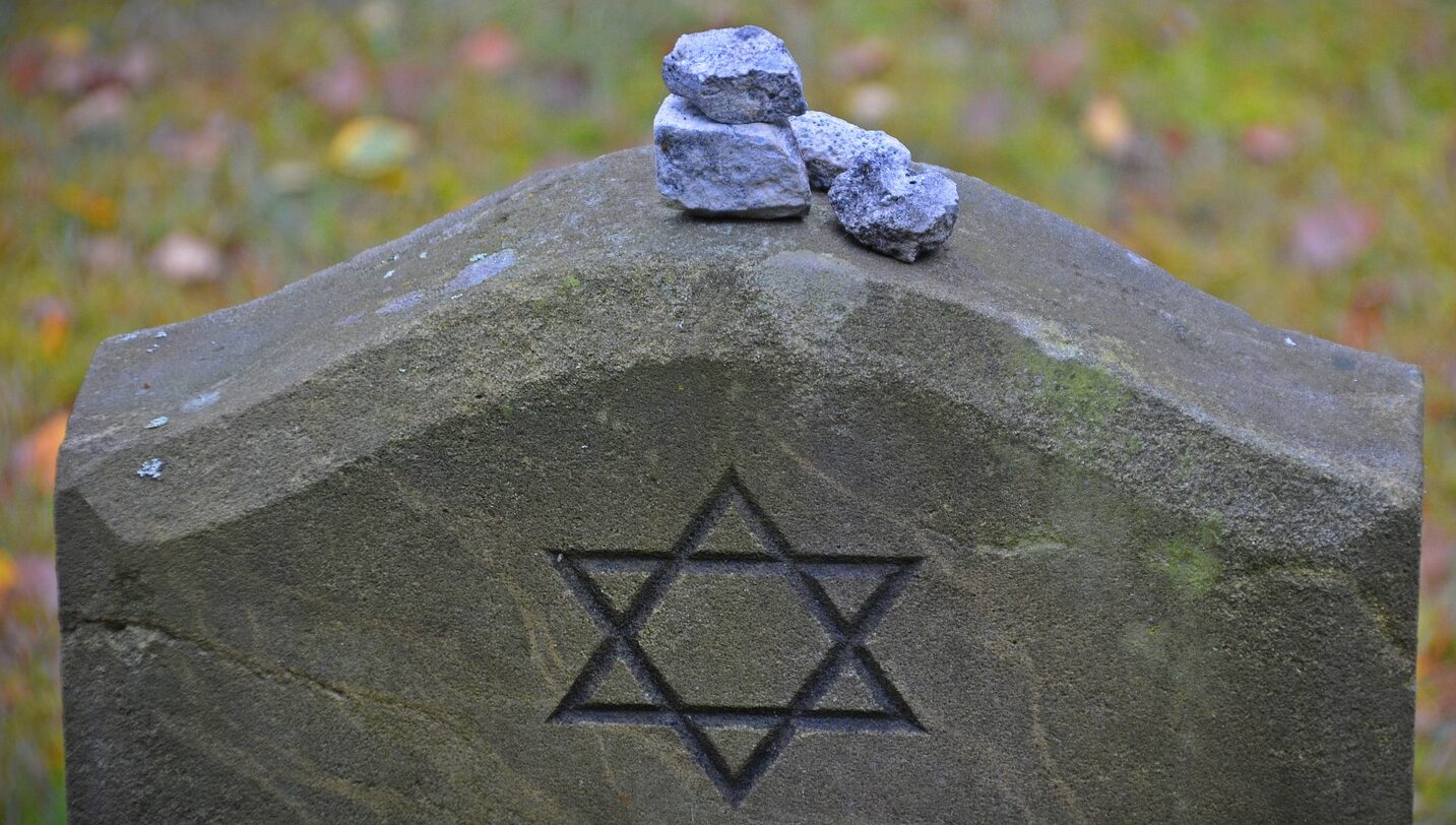 Qual è la differenza tra Olocausto e Shoah?