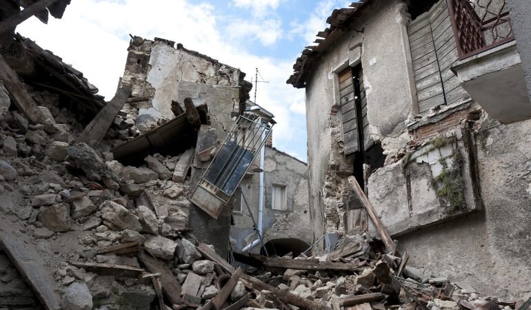 Cosa fare in caso di terremoto: 3 regole fondamentali