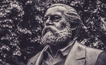 La religione è l’oppio dei popoli, la celebre frase di Marx