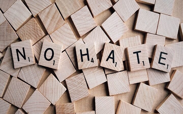 Discorsi d’odio online, come contrastare questo fenomeno