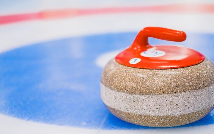 Gioco del Curling, storia e regolamento