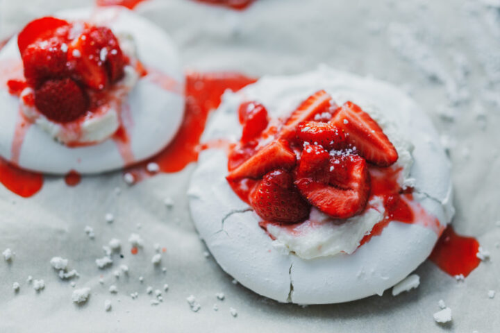 La storia dell’Eton Mess, il tradizionale dessert britannico