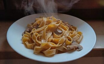 tagliatelle panna salsicce e funghi