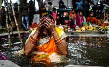 Morire a Varanasi: il Ghat induista di Manikarnika