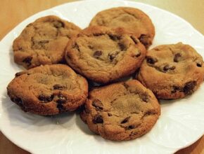 Biscotti con le gocce di cioccolato (fonte: Wikimedia Commons)