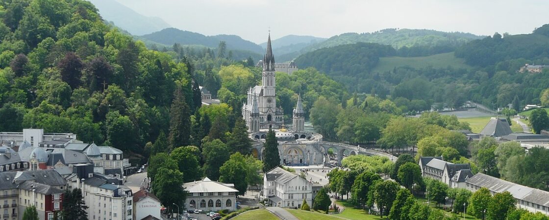Il pellegrinaggio di Lourdes: vivi un'esperienza unica!