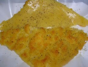 Attraverso questa immagine possiamo comprendere la storia della farinata ligure, ricca e gustosa