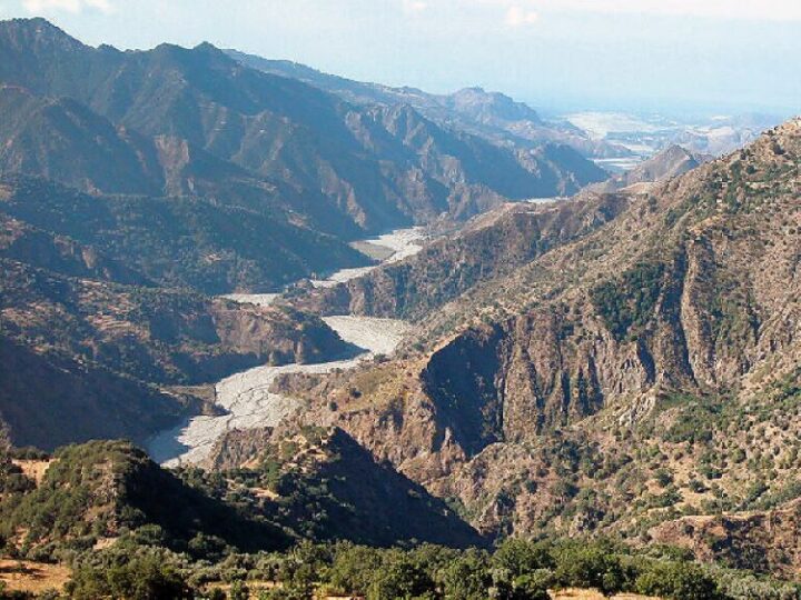 Amendolea, un piccolo borgo immerso nella Calabria greca