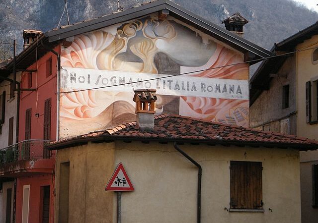 Italianizzazione e modifiche linguistiche del Fascismo