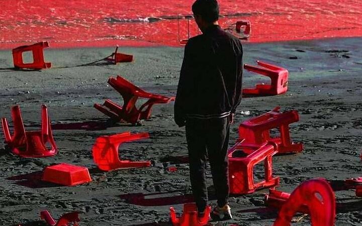 I Want to Be a Plastic Chair di Ao Ieong Weng Fong