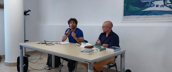 Gli stupidi e i furfanti
