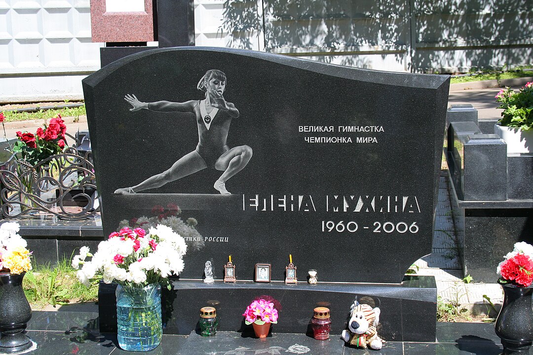 Elena Muchina monumento