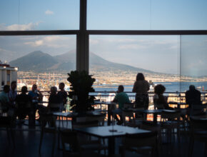 Renaissance Naples Hotel Mediterraneo, l'aperitivo e la cena con vista