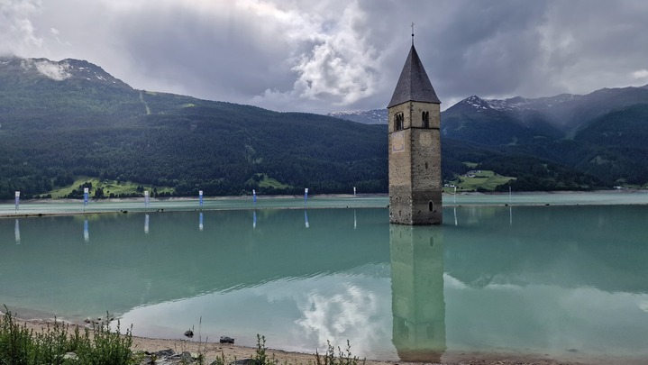 Lago di Resia: tutte le sue peculiarità