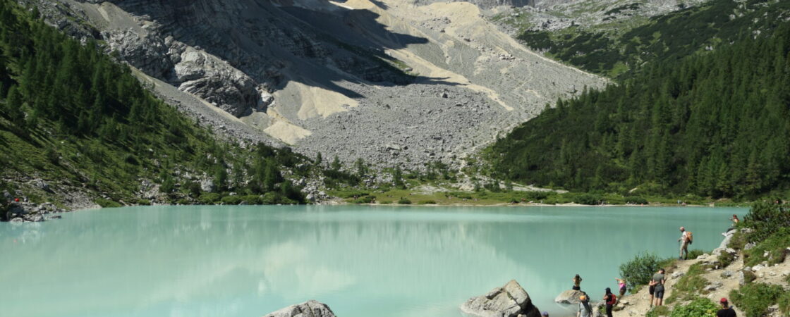 Il Lago di Sorapis: meta per appassionati di hiking e trekking