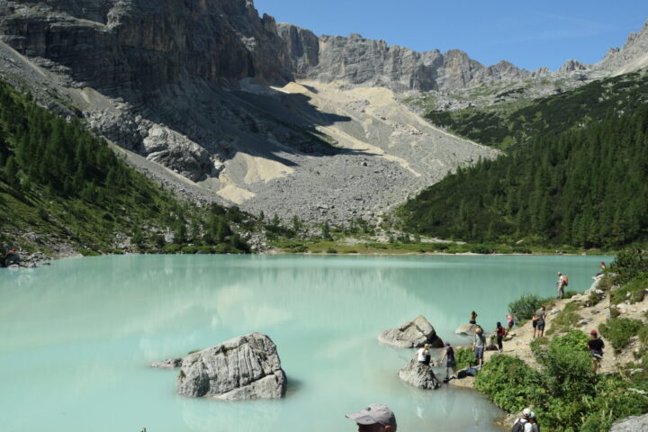 Il Lago di Sorapis: meta per appassionati di hiking e trekking