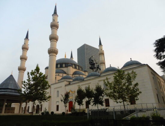 Cose da vedere in Albania, La Grande Moschea di Tirana