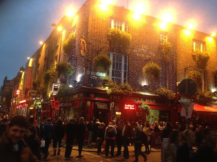 The 12 Pubs of Christmas: la bizzarra tradizione natalizia irlandese