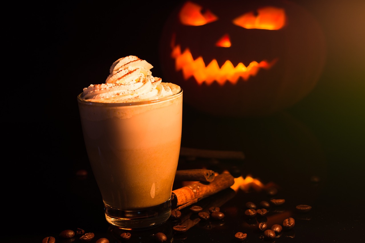 Il fenomeno del Pumpkin Spice Latte: tra consumismo e nostalgia