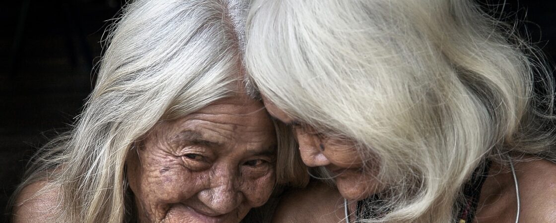 Capelli bianchi: sintomo di vecchiaia?