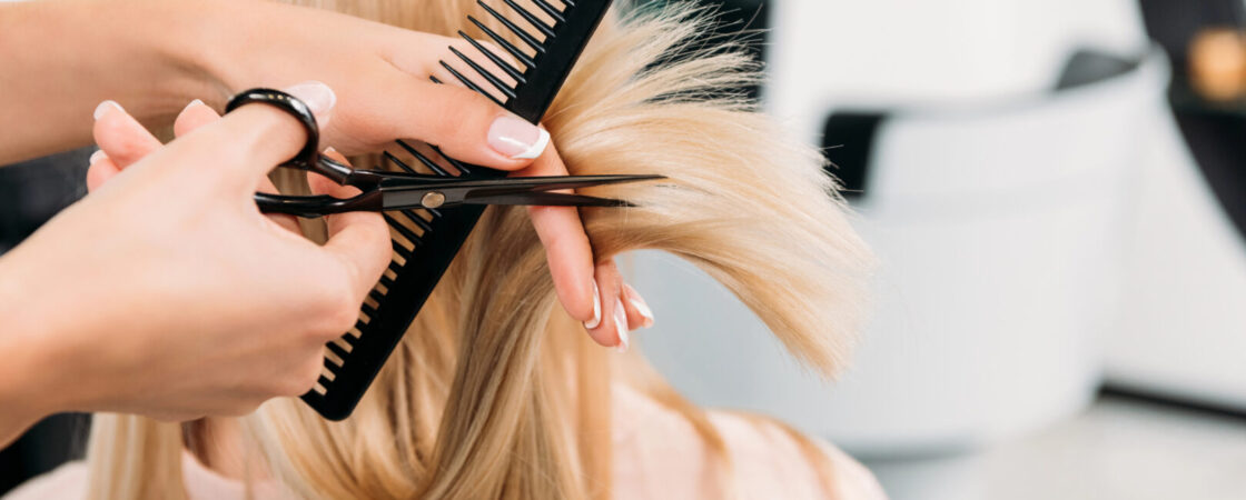 Cura dei capelli biondi: 4 consigli