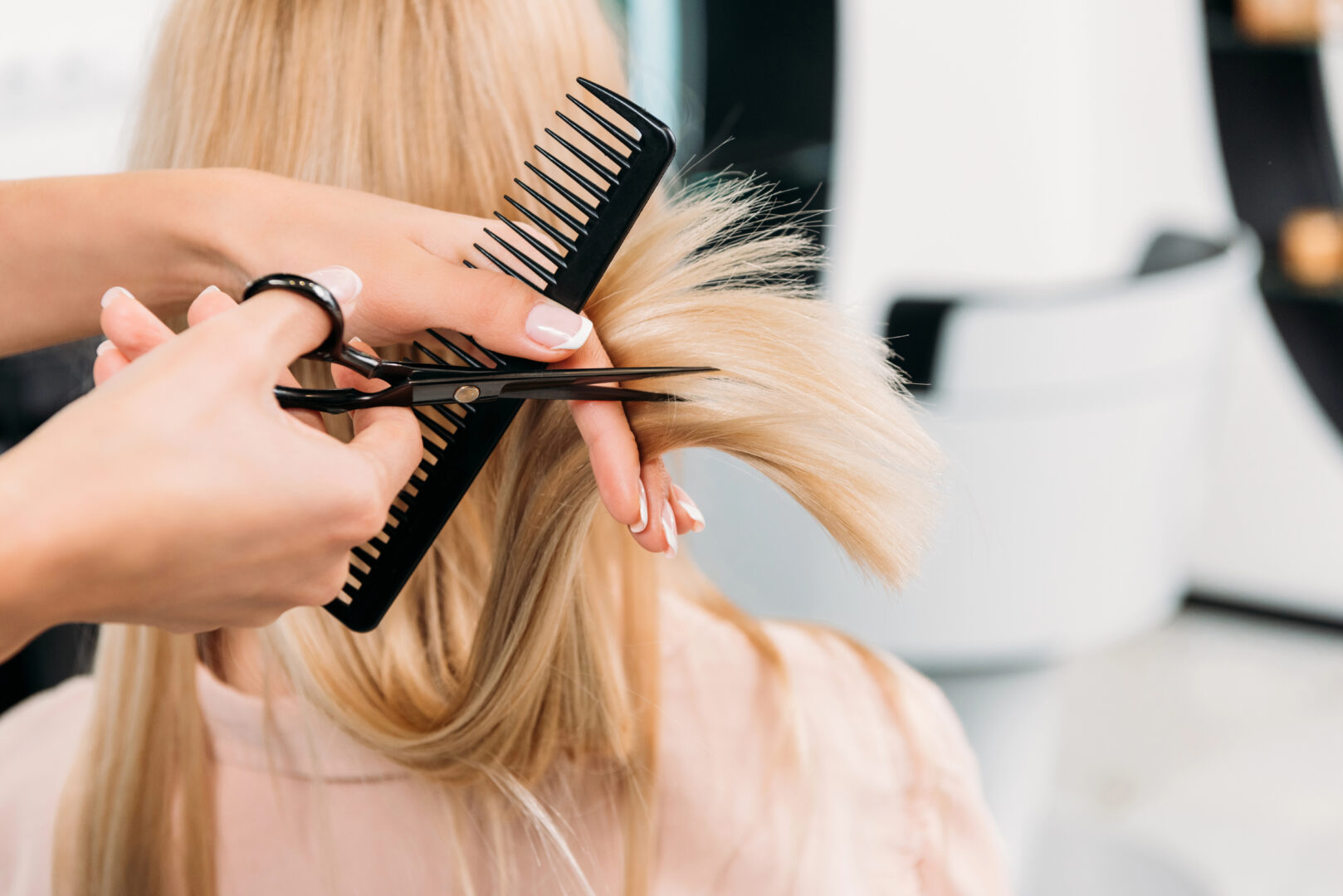 Cura dei capelli biondi: 4 consigli