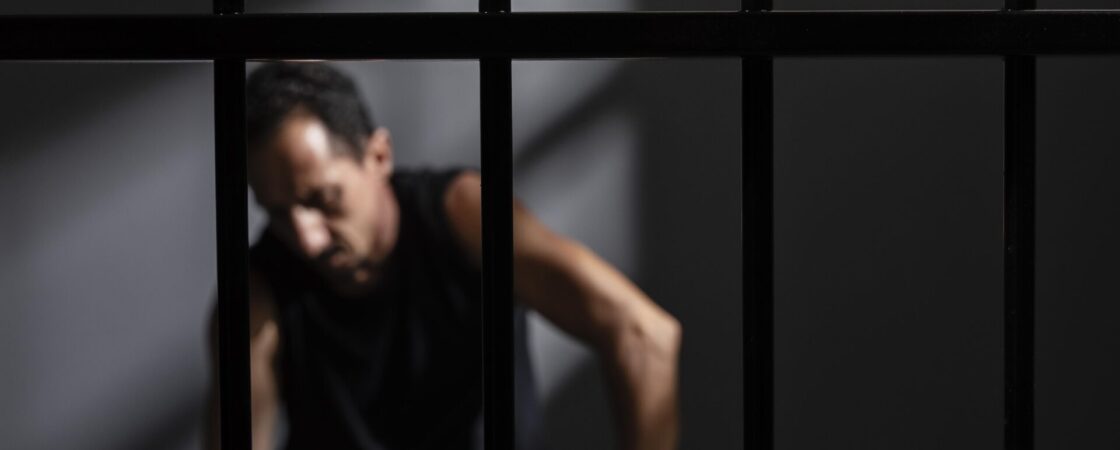 Criminali in televisione: modelli da imitare o evitare?