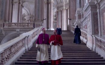 Conclave recensione film di Edward Berger con Ralph Fiennes, Stanley Tucci, Sergio Castellitto e Isabella Rossellini (Credits: Eagle Pictures)