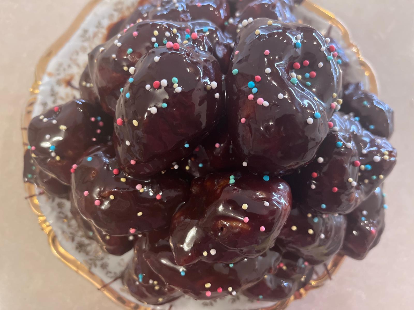 STRUFFOLONI AL CIOCCOLATO: LA RICETTA NATALIZIA DELLA TRADIZIONE MASSESE
