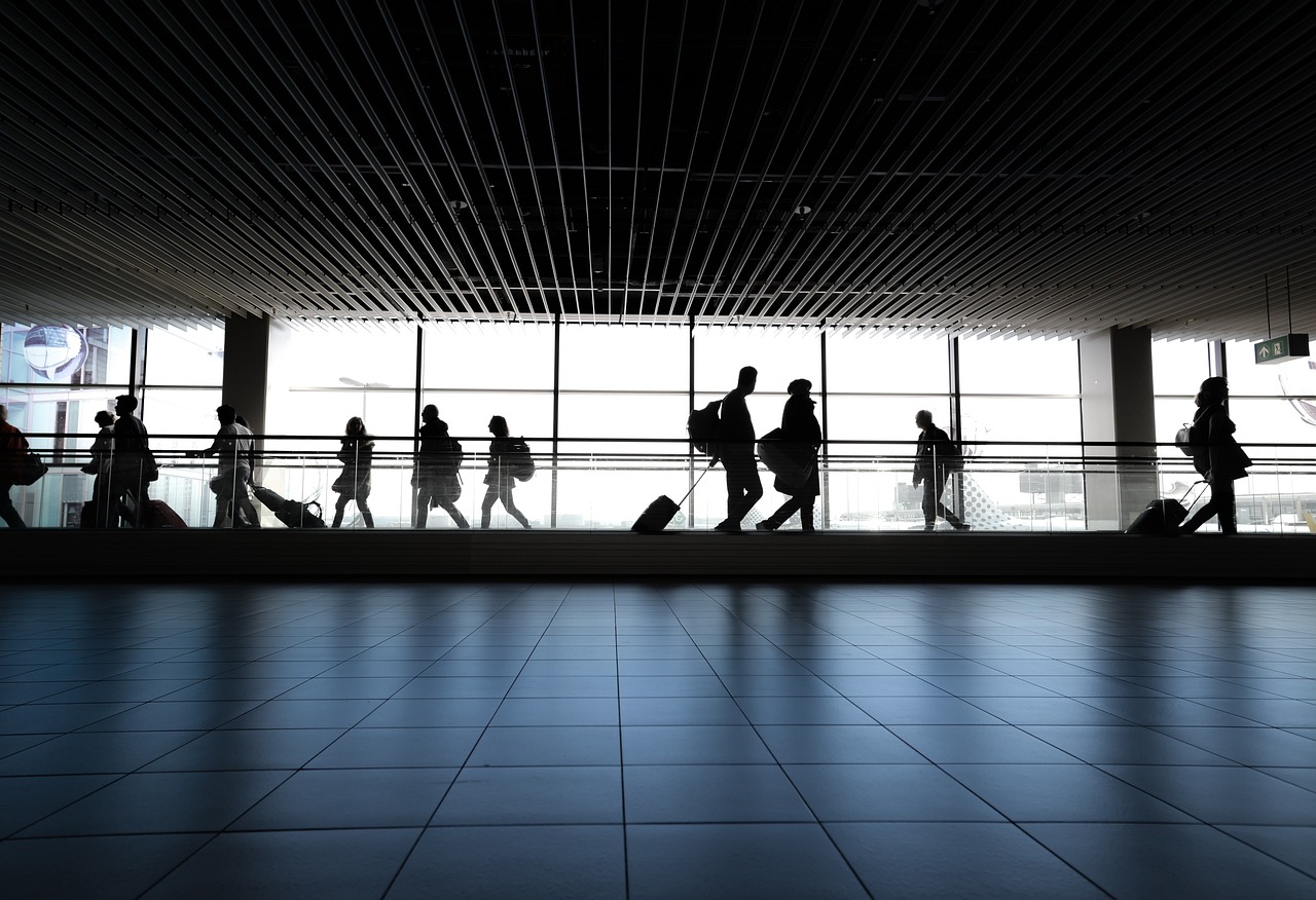 https://pixabay.com/it/photos/aeroporto-a-passeggio-in-attesa-4120835/