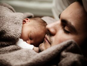 Frasi di auguri per la festa del papà 2025: le 50+ da dedicare