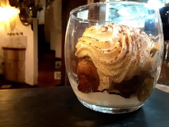 Interno del ristorante La Botte Pazza a Salerno