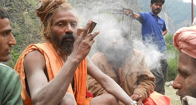 Cannibalismo in India: chi sono gli Aghori
