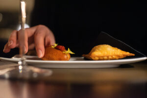 Ristorante Enigma: fine dining e territorio al Cala Moresca (Bacoli)