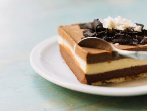 Cheesecake ai 3 cioccolati: una ricetta dolcissima
