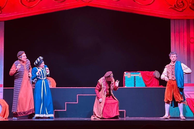 I Menecmi di Zingaro al Teatro Arcobaleno